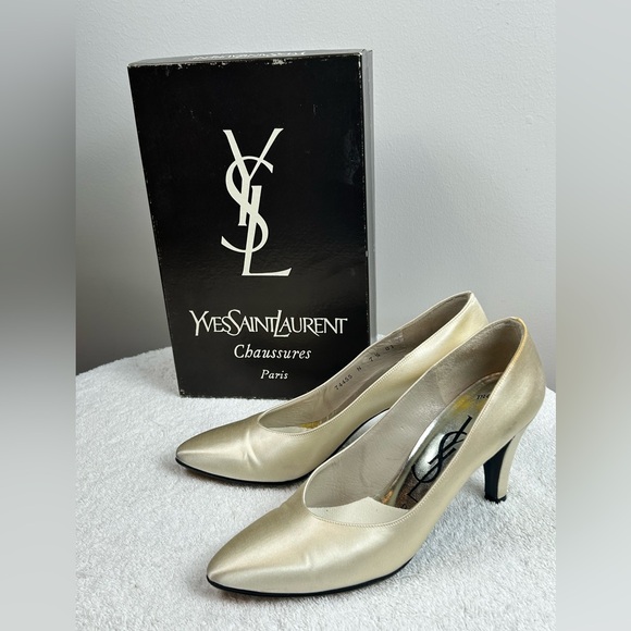 Yves Saint Laurent Cream Heels with Pointed Toe - Picture 7 of 16